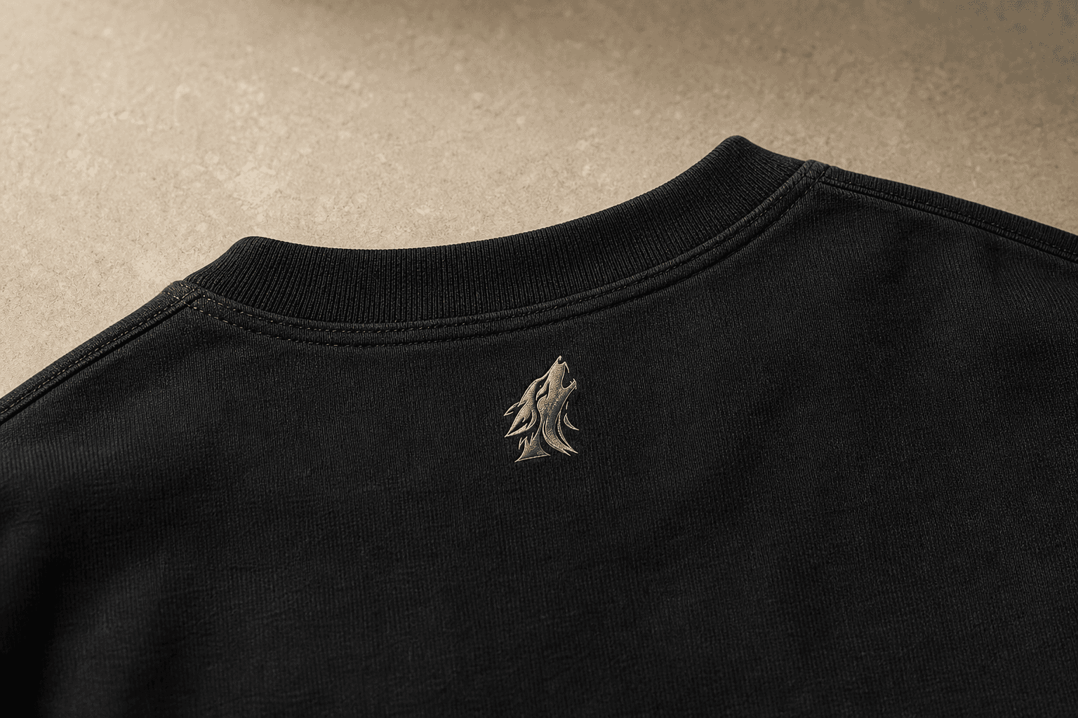 DYRWOLF back collar mark detail